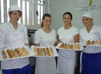 Vivien, Claudia, Diana y Dalma en la cocina de TOPI