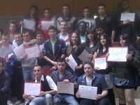 alumnos de Casco Histórico VIII con su diploma